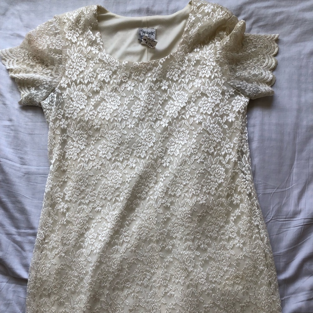 Beautiful vintage straight fit lace dress